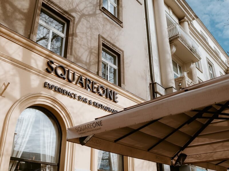 SquareOne Experience Bar & Restaurant