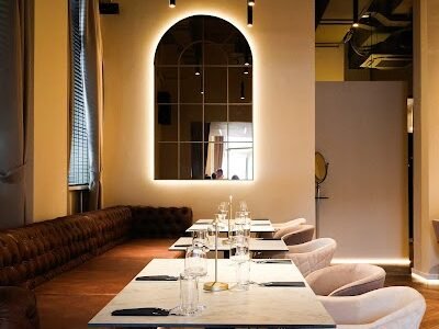 SquareOne Experience Bar & Restaurant