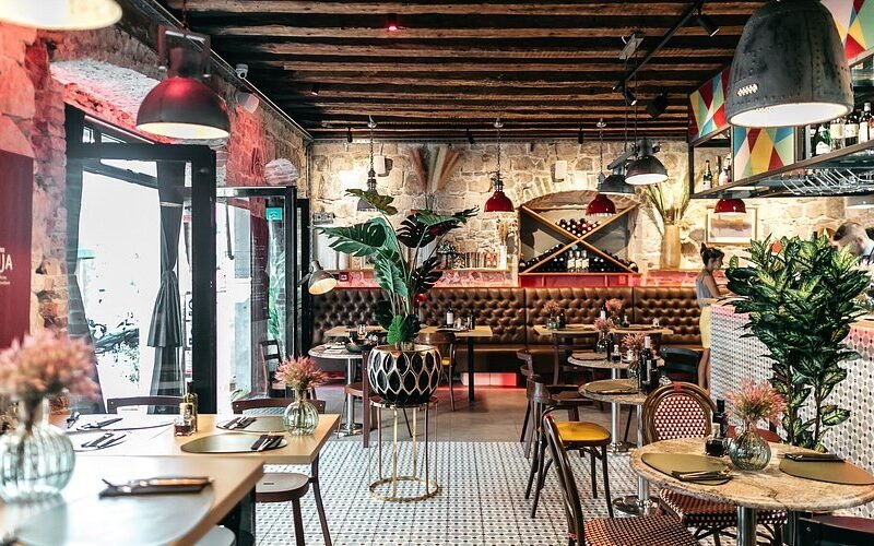 FANTAŽIJA kitchen and wine